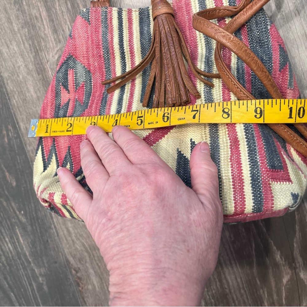 VINTAGE BOHO Western Kilim Crossbody Bucket Bag Leather Embossed Strap & Tassel - Picture 11 of 11